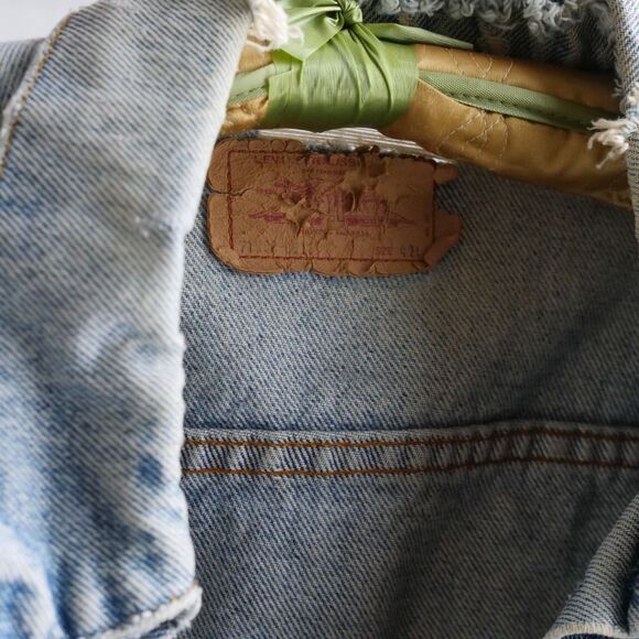 Thrashed 80s Levi's Denim Trucker Jacket - Picture 4 of 8